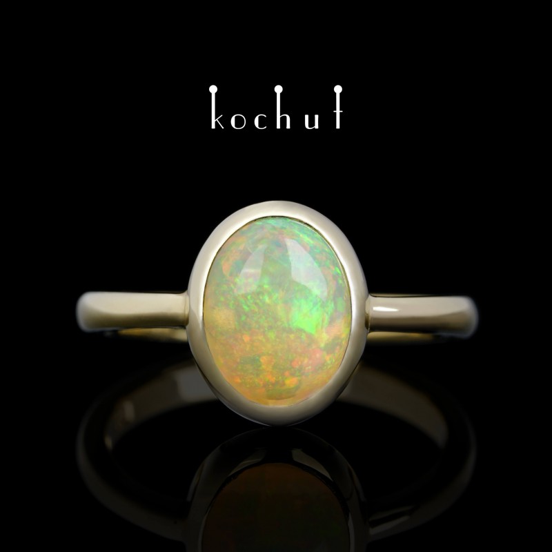 Ring «Shine of the soul». Yellow gold, opal