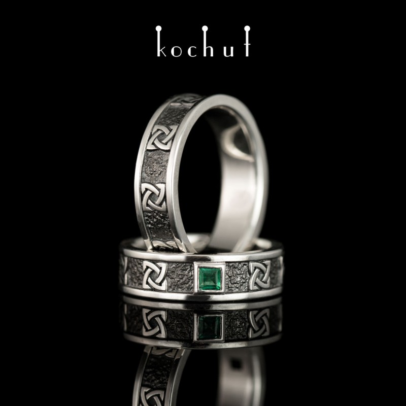 Snubní prsteny «Keltský talisman». Stříbro, smaragd, oxidace