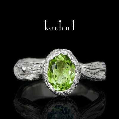 Ring «The source of life.» White gold, white rhodium, chrysolite