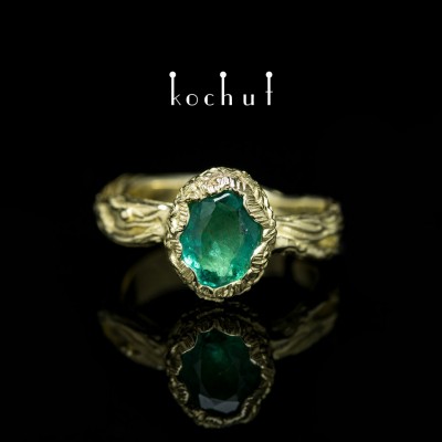 Ring «The source of life.» Yellow gold, emerald