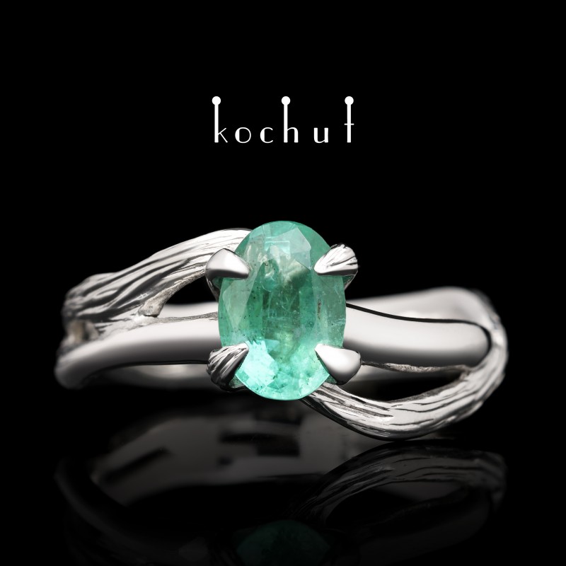 Engagement ring "Lignum". White gold, white rhodium, emerald