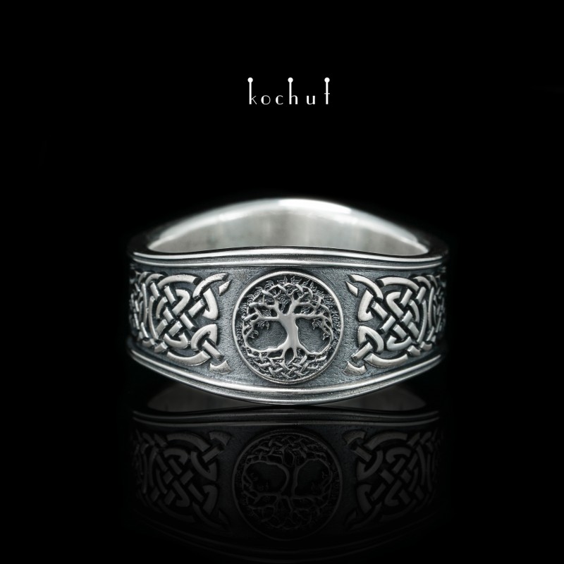 Ring with Celtic monogram. Silver, oxidation