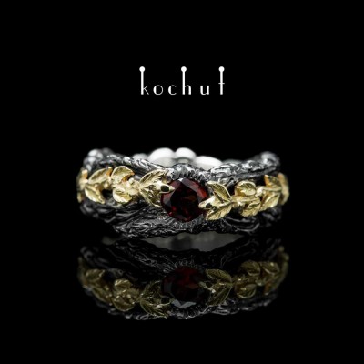 Ring «The power of life.» Silver, yellow gold, red garnet