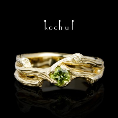 Ring «Twig». Yellow Gold, chrysolite
