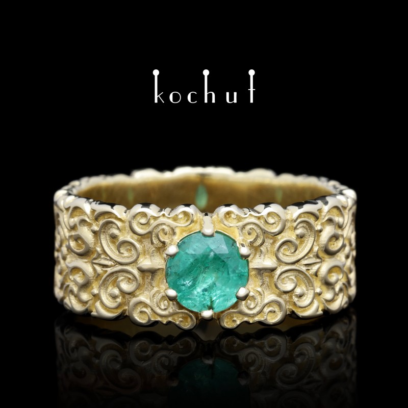 Ring «Notre Dame». Yellow gold, emerald