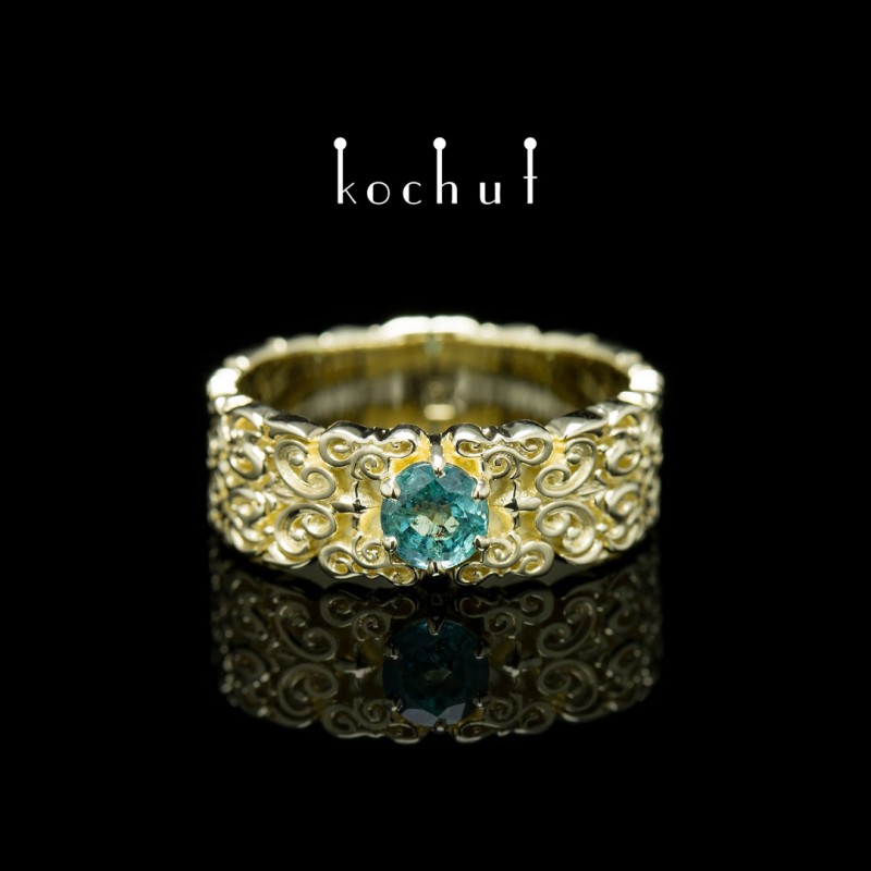  Ring "Notre Dame". Yellow gold, emerald 