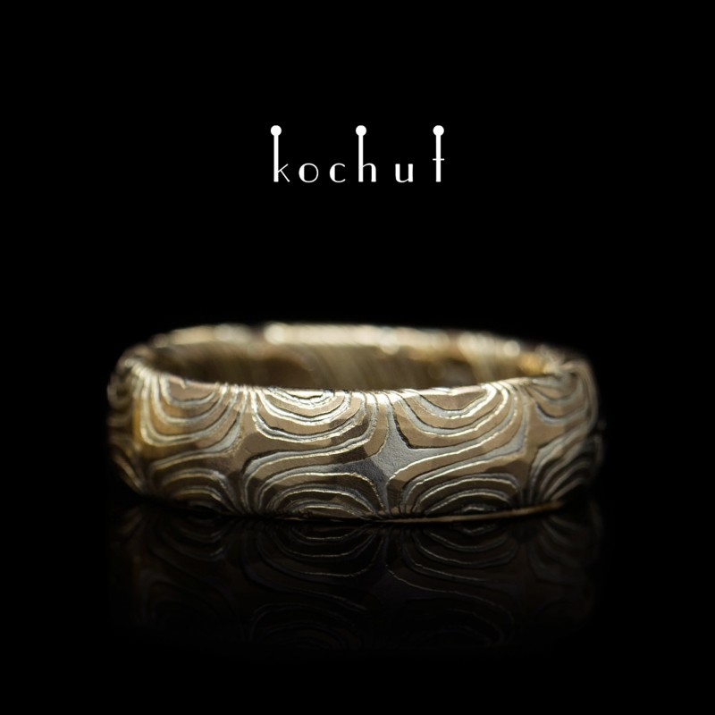 Wedding ring mokume «Stars» with forging Light. Red gold, etched silver