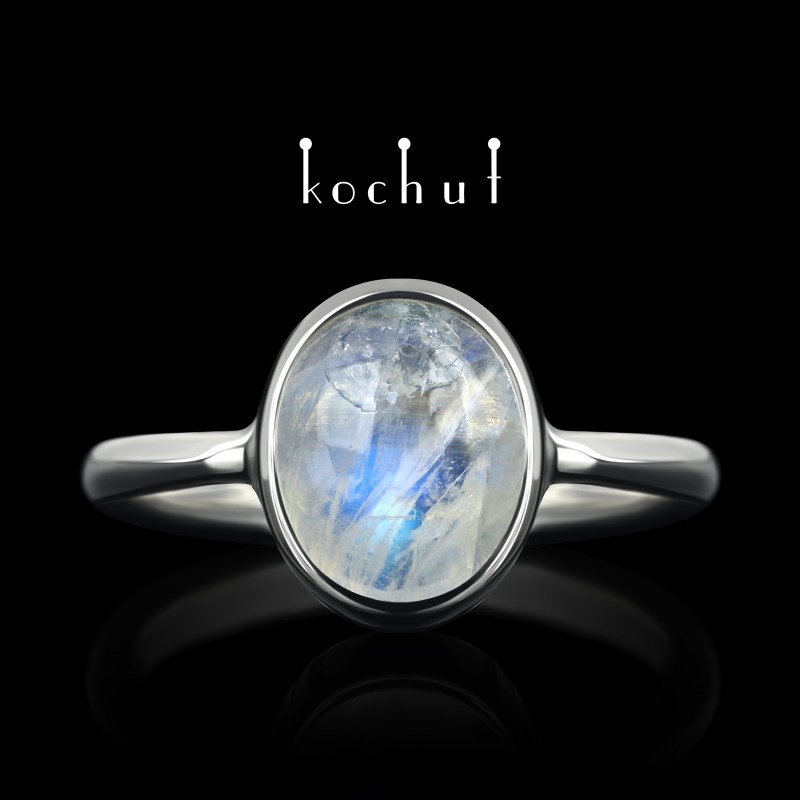 Ring «Shine of the soul». White gold, moonstone, white rhodium