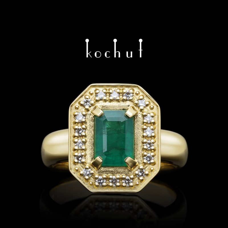 Ring «Grail». Yellow 18K gold, emerald, yellow diamonds