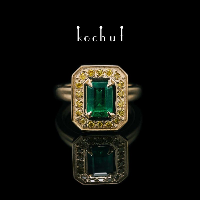 Grail — golden ring with emerald and diamonds