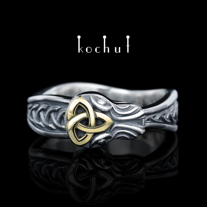 Prsten «Keltský uroboros». Stříbro, žluté zlato, oxidace
