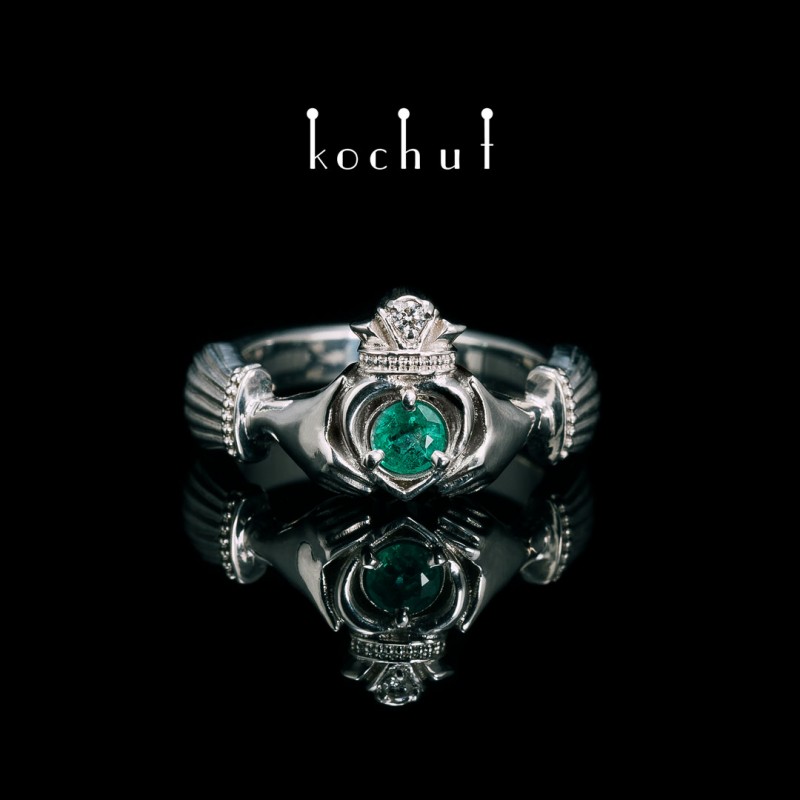  Claddagh ring. Silver, emerald, diamond, white rhodium