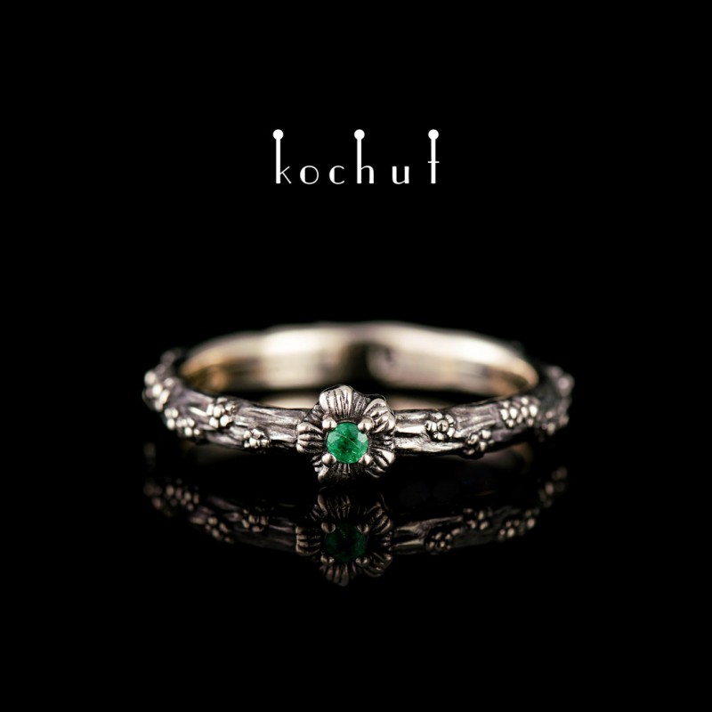 Ring «Forget-Me-Not». White gold, black rhodium, emerald