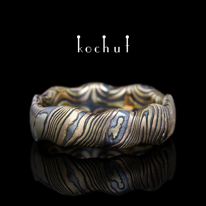 Seamless ring mokume «Waves». Red, yellow gold, etched silver, oxidized
