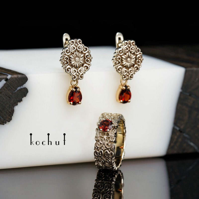 Notre Dame — a jewelry set made of gold with red garnets (earrings + ring)