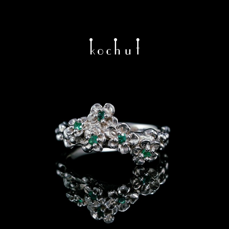 Ring «Flower Tiara». Silver, white rhodium, emeralds