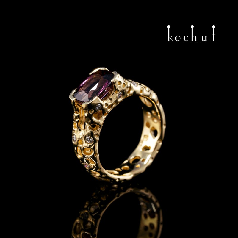 Eastern Tale — golden ring with spinel and diamonds