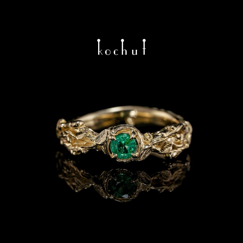Engagement ring «Sprouts». Yellow gold, emerald 