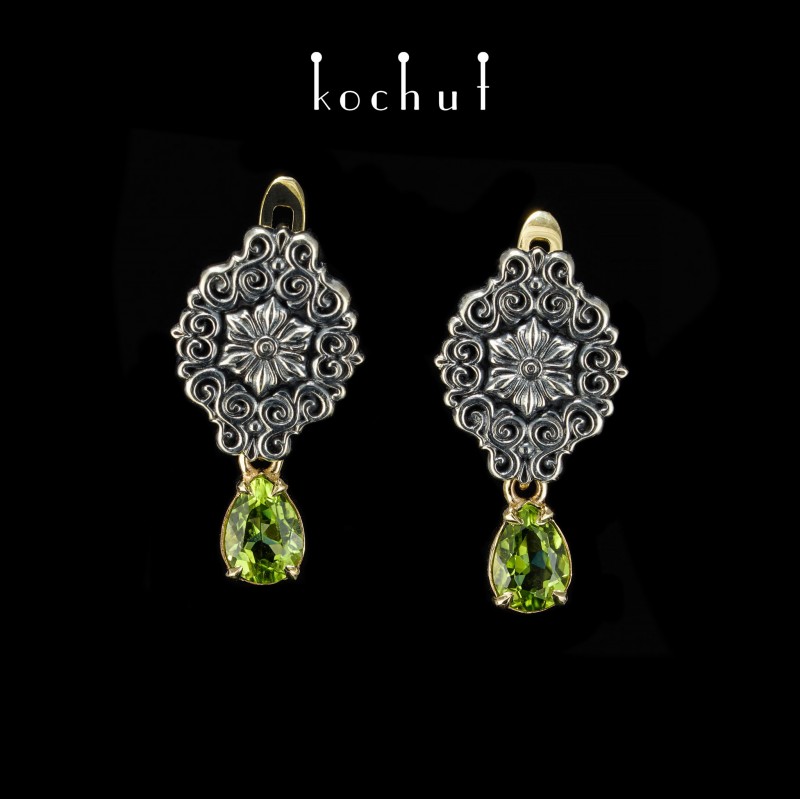 Notre Dame — silver earrings with a golden lock and peridots