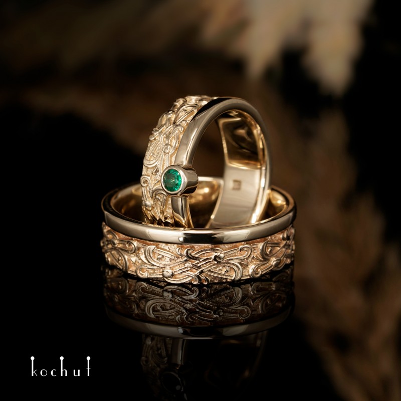 Boho wedding rings "Venetian Night with A Rim". Yellow gold, emerald