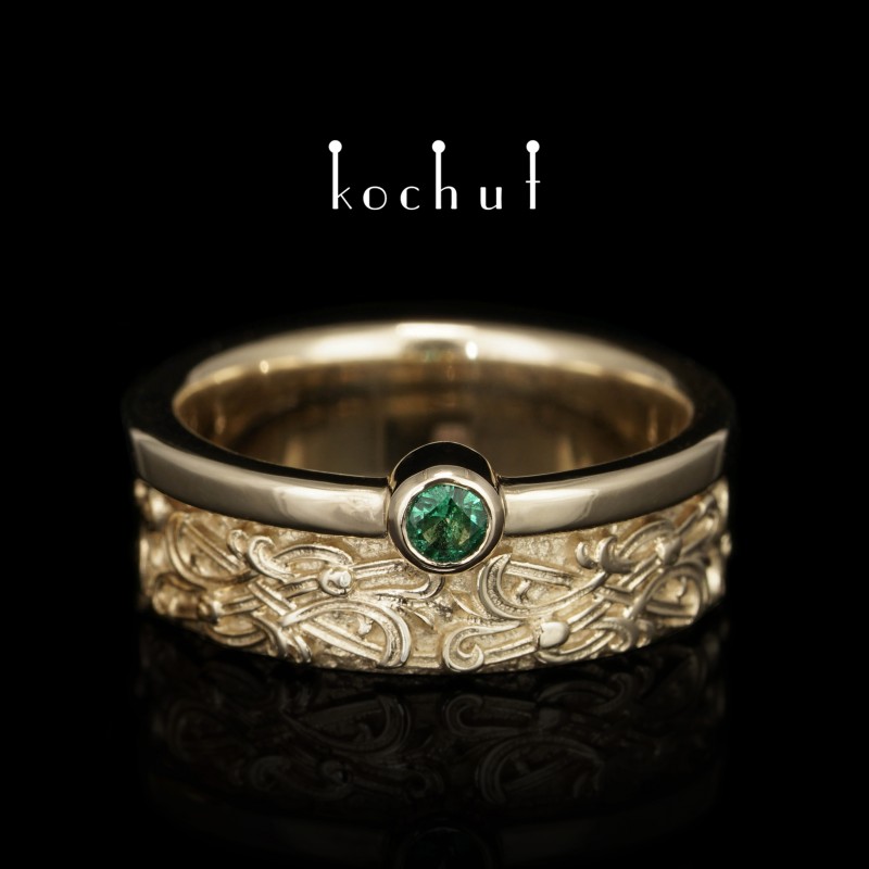 Wedding ring «Venetian night with a rim». Yellow gold, emerald