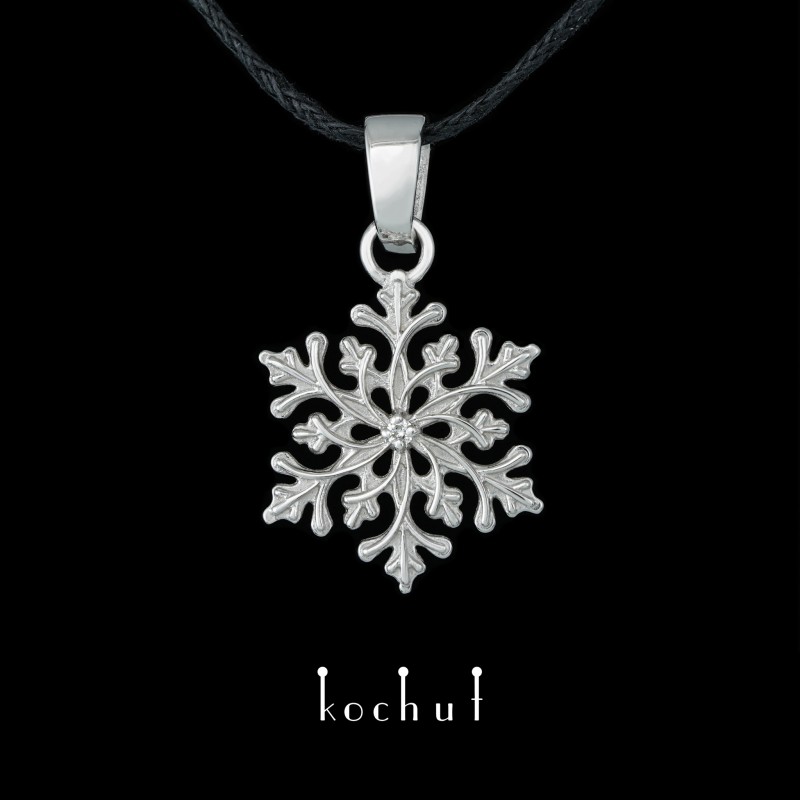 Gerda’s Touch — silver pendant with diamond 