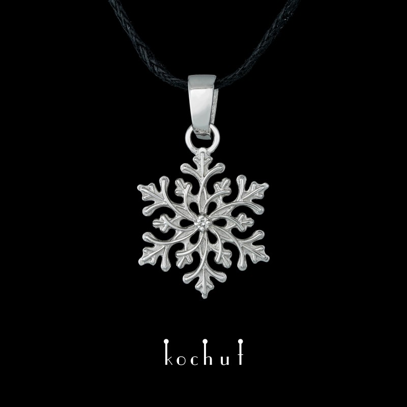 Gerda’s Touch — silver pendant with diamond 