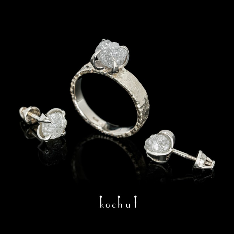Delicate Flower — golden set with raw diamonds (earrings + ring)