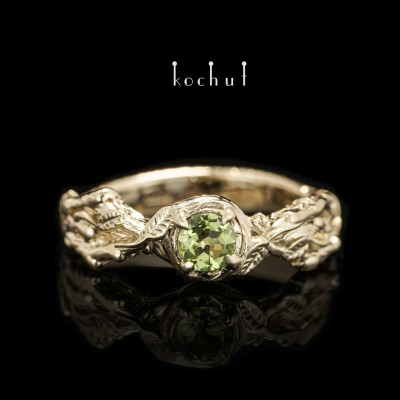Engagement ring «Sprouts». Yellow gold, chrysolite