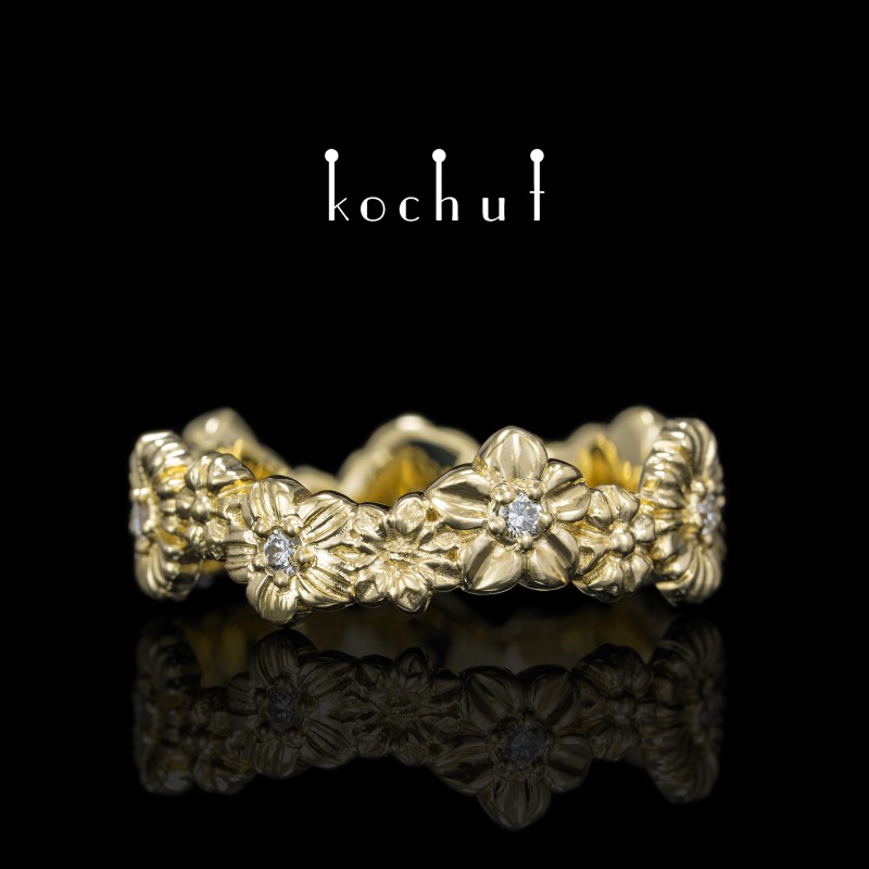 Ring «Colorful». Yellow gold, diamonds 