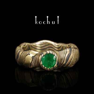 Seamless ring mokume «Polar lights». Red and yellow gold, etched silver, emerald, oxidation
