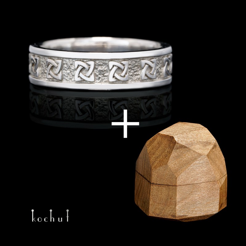 Ring «Celtic amulet». Silver, white rhodium. Box «Meteorite»