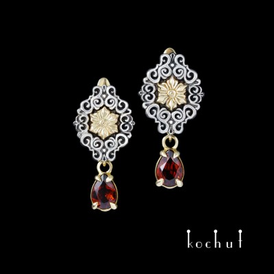 Earrings «Notre Dame». Yellow gold, silver, oxidation, garnets