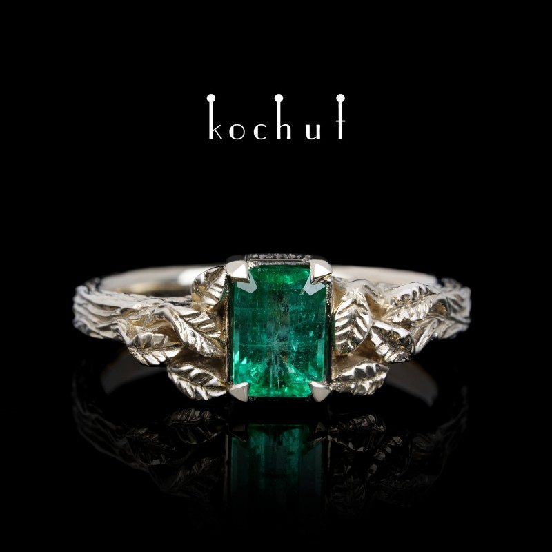 Semiramis — ring made of palladium 18K gold with emerald