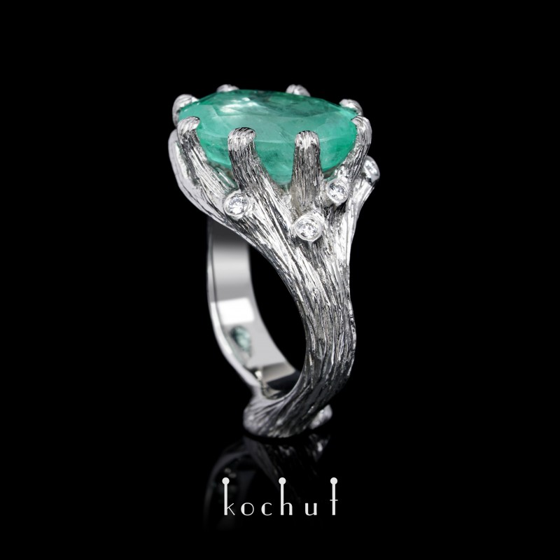 Ring «Mahat». Platinum, emerald, diamonds 