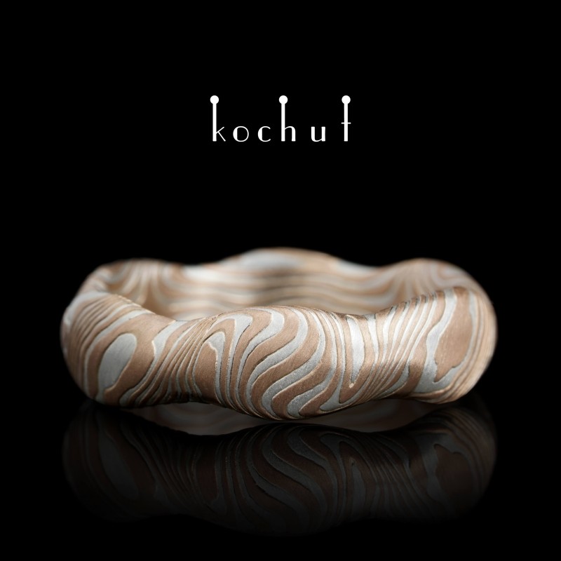 Seamles wedding ring mokume «Waves». Red gold, etched silver