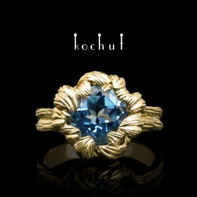 Ring «Peony». Yellow gold, topaz