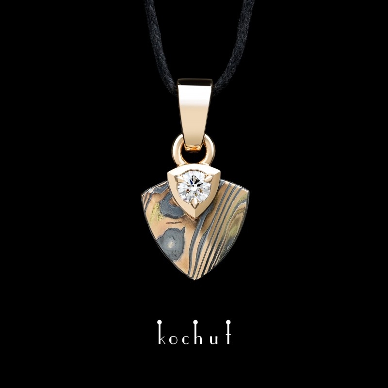 Pendant «Seishi». Red gold, etched silver, diamond, oxidized