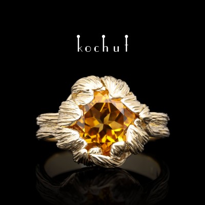 Peony — ring made of yellow gold with citrine