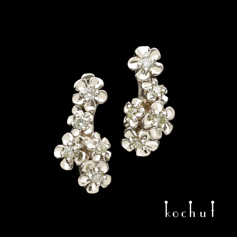Earrings «Flower tiara». White gold, pale yellow diamonds