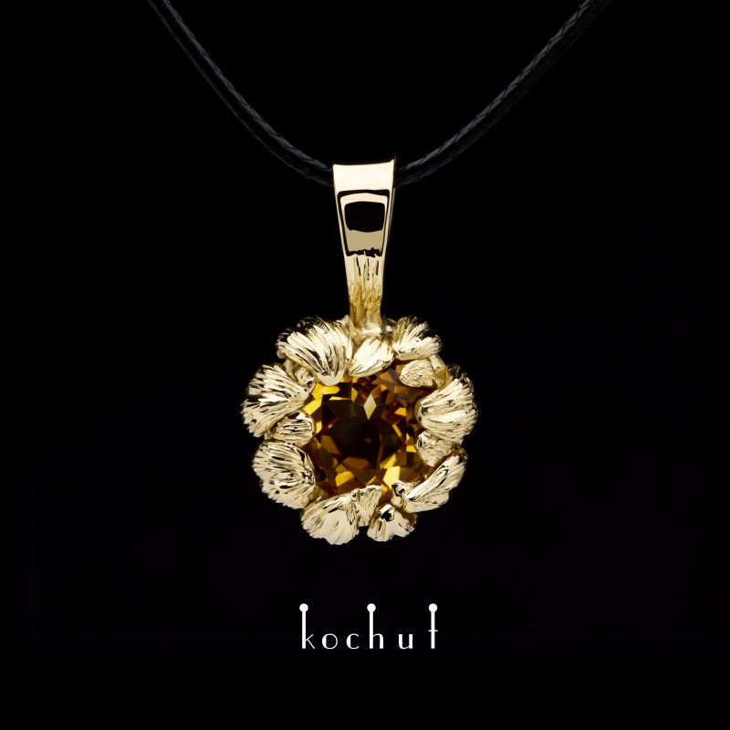 Pendant «Peony». Yellow gold, topaz