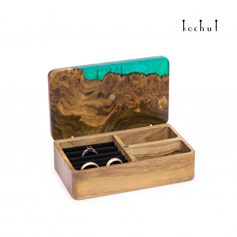 Jewellery organiser «Ornament». Elm, walnut, green epoxy resin