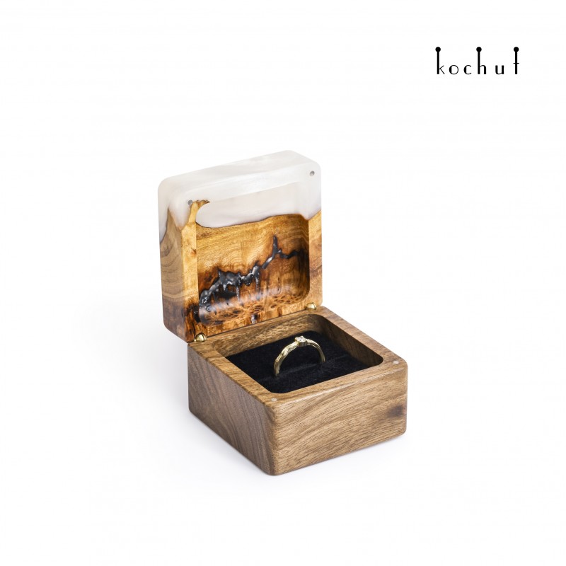 Jewelry box «Quadrum». Walnut, olive, platinum epoxy resin