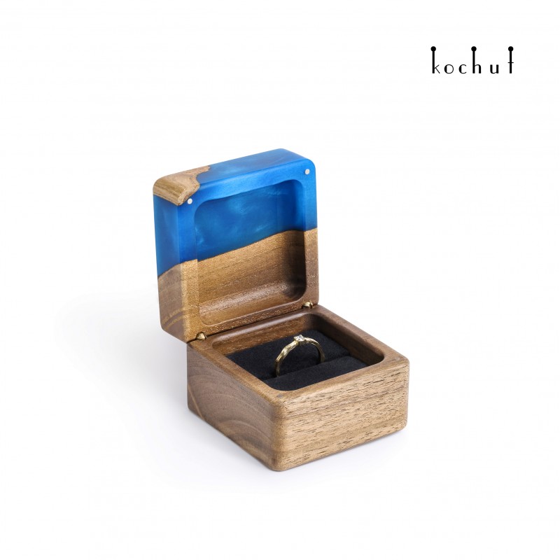 Jewelry box «Quadrum». Walnut, olive, blue epoxy resin