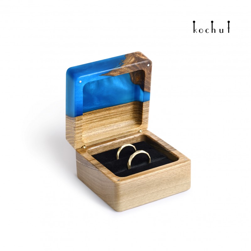 Jewelry box «Quadrum». Walnut, olive, blue epoxy resin